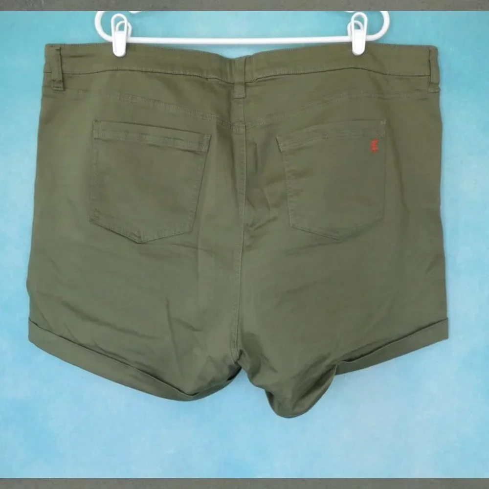 Molly & Isadora Green Shorts 24